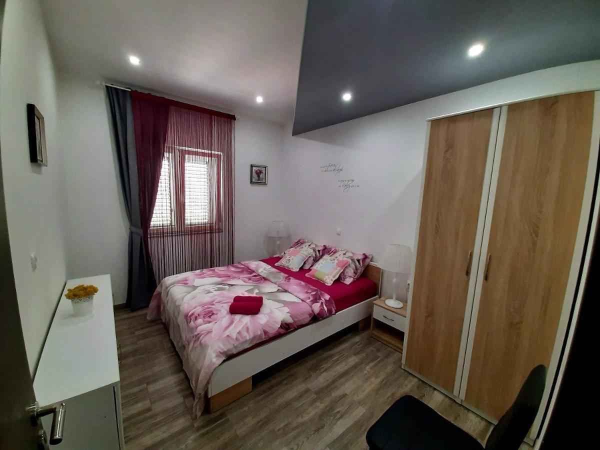 Apartmani Villa Anna Ražanac Exteriér fotografie