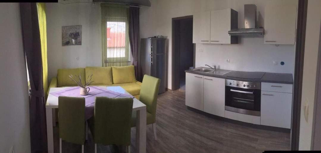 Apartmani Villa Anna Ražanac Exteriér fotografie